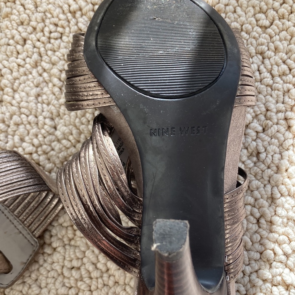Silver Heels - Picture 4 of 4